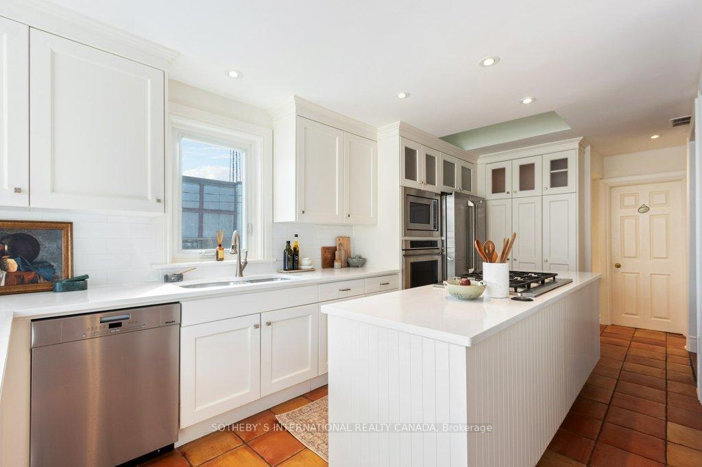 Photo 11 of 3 Poplar Plains Road, Toronto, Casa Loma — HOMEH