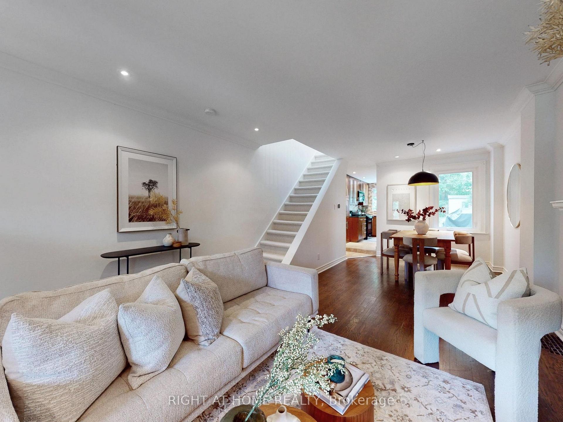 Photo 3 of 18 Kingsmount Park Road, Toronto, Woodbine Corridor — HOMEH