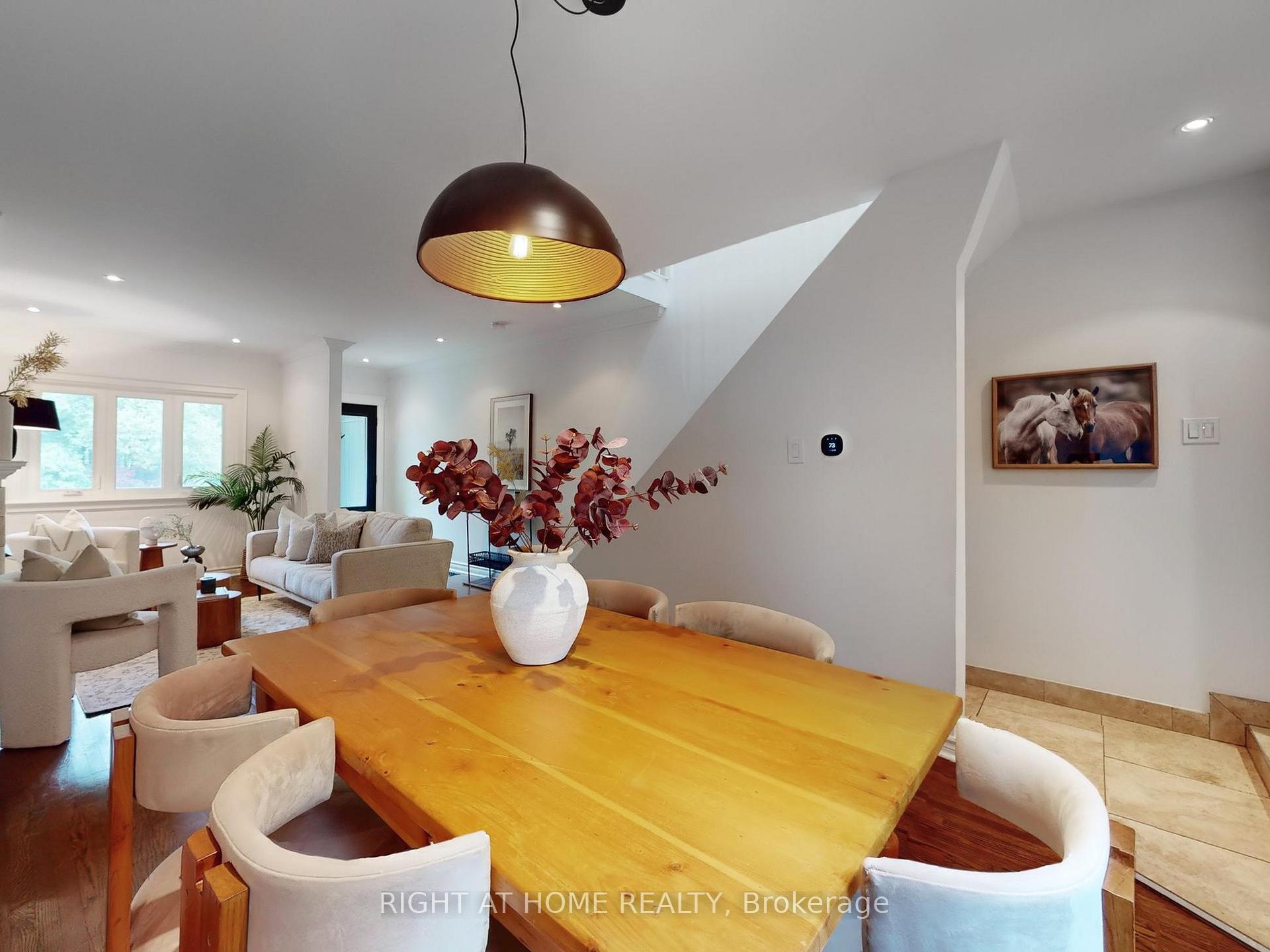 Photo 4 of 18 Kingsmount Park Road, Toronto, Woodbine Corridor — HOMEH