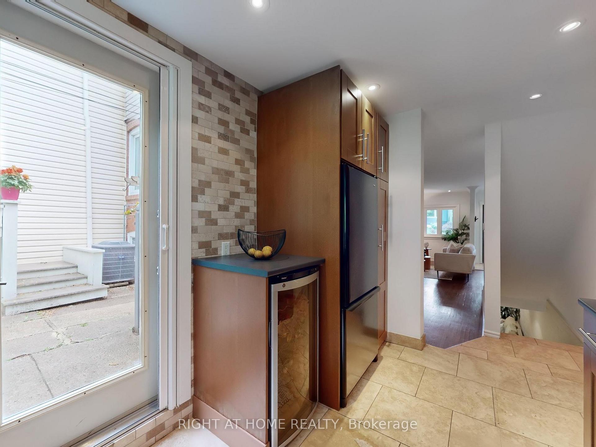 Photo 13 of 18 Kingsmount Park Road, Toronto, Woodbine Corridor — HOMEH