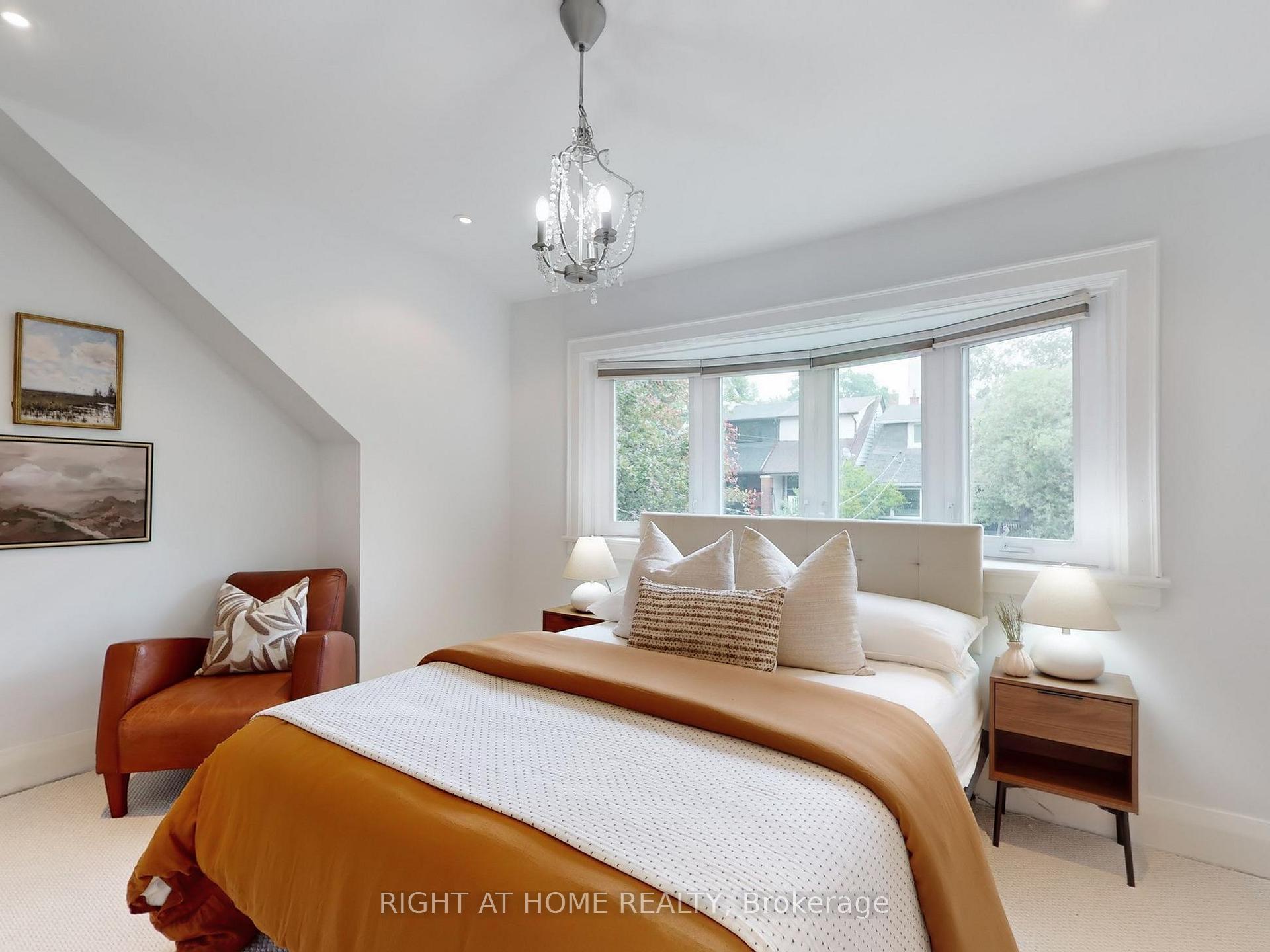 Photo 20 of 18 Kingsmount Park Road, Toronto, Woodbine Corridor — HOMEH