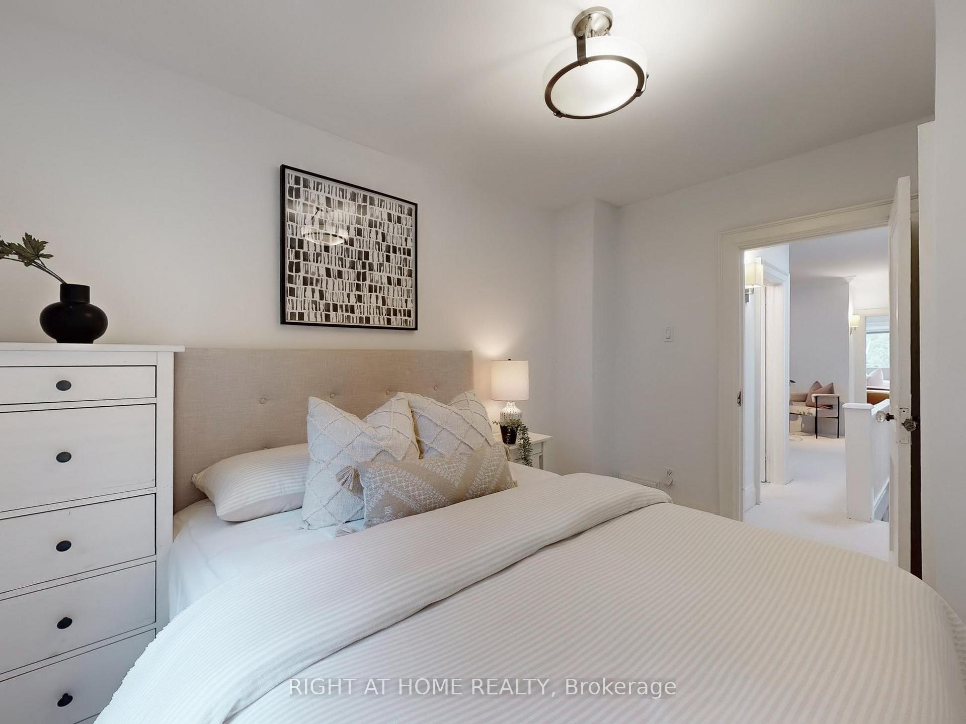 Photo 23 of 18 Kingsmount Park Road, Toronto, Woodbine Corridor — HOMEH