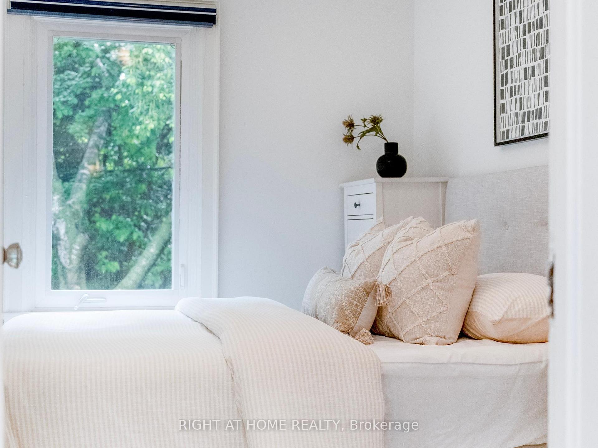Photo 24 of 18 Kingsmount Park Road, Toronto, Woodbine Corridor — HOMEH