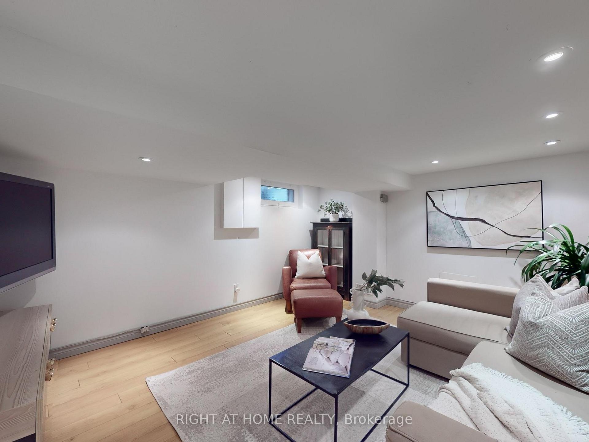 Photo 29 of 18 Kingsmount Park Road, Toronto, Woodbine Corridor — HOMEH