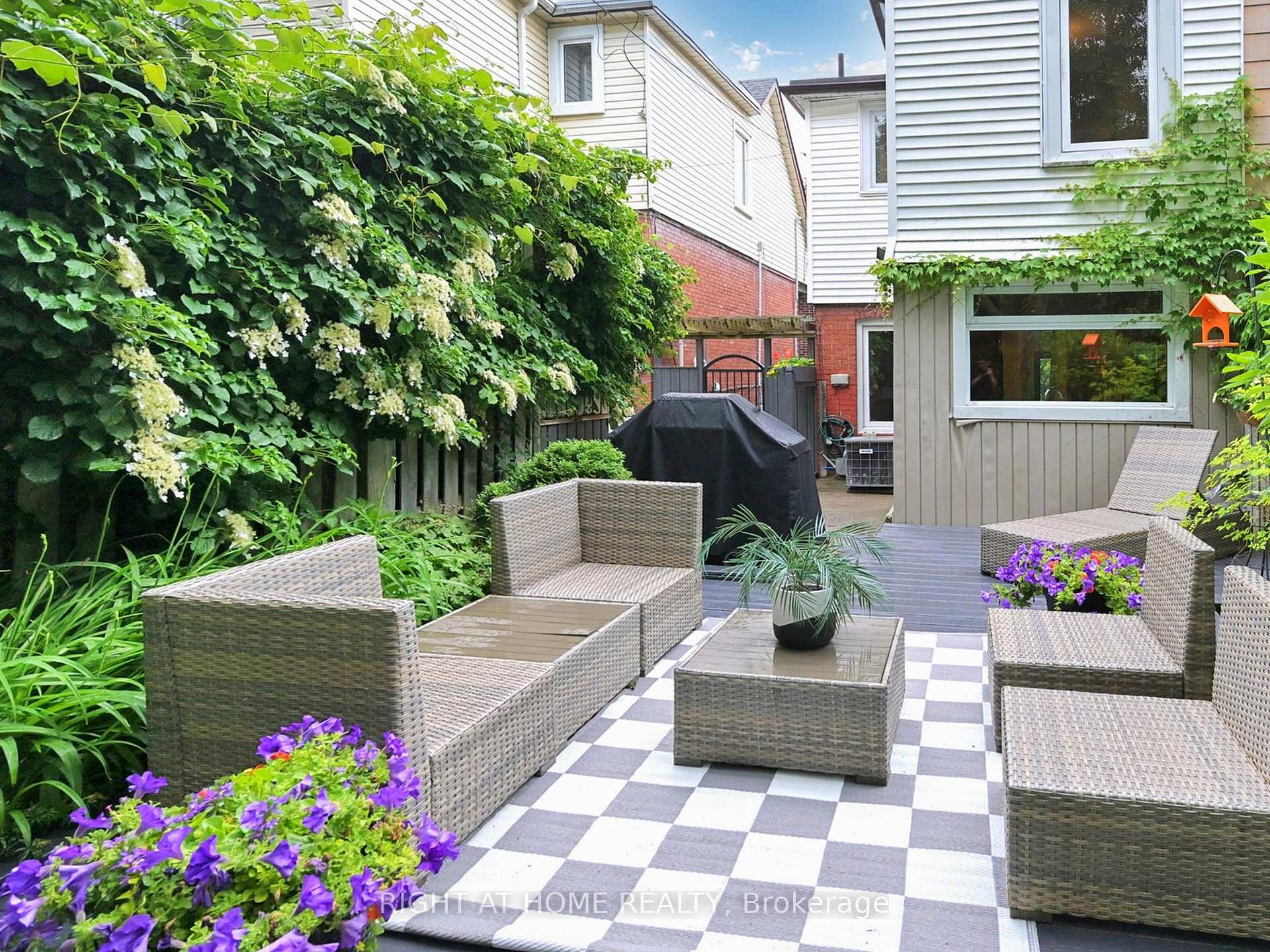 Photo 34 of 18 Kingsmount Park Road, Toronto, Woodbine Corridor — HOMEH