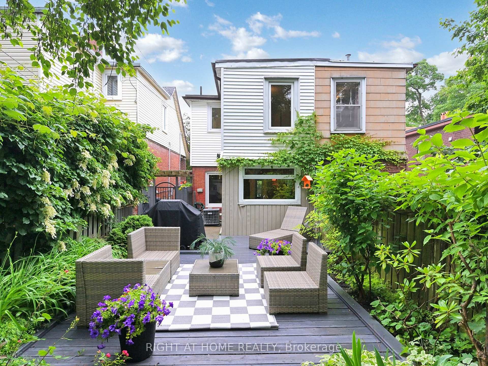 Photo 35 of 18 Kingsmount Park Road, Toronto, Woodbine Corridor — HOMEH