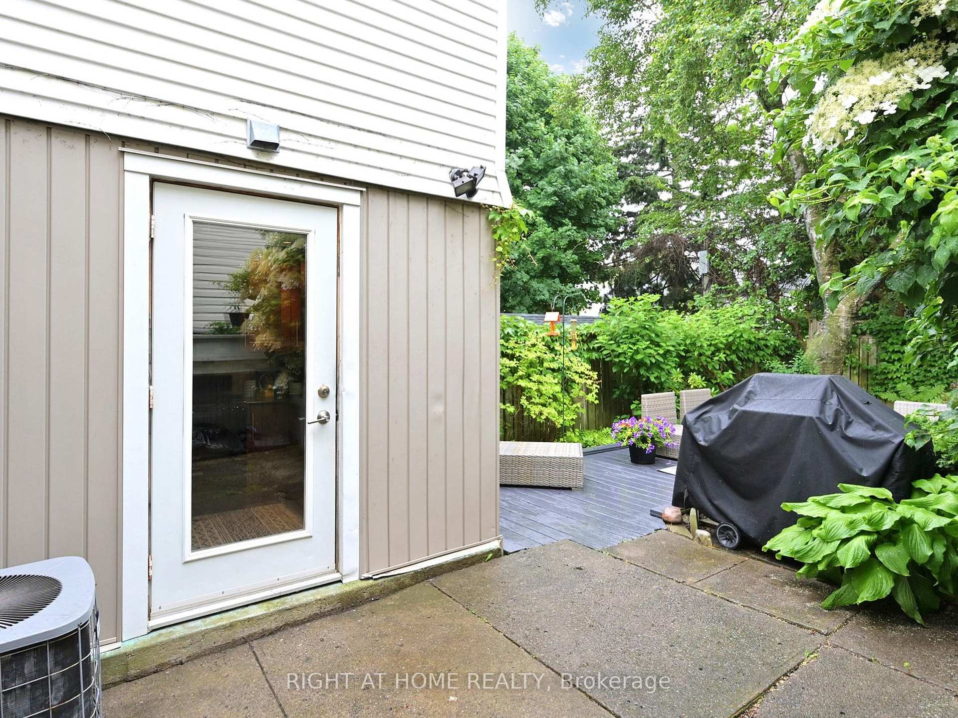 Photo 36 of 18 Kingsmount Park Road, Toronto, Woodbine Corridor — HOMEH