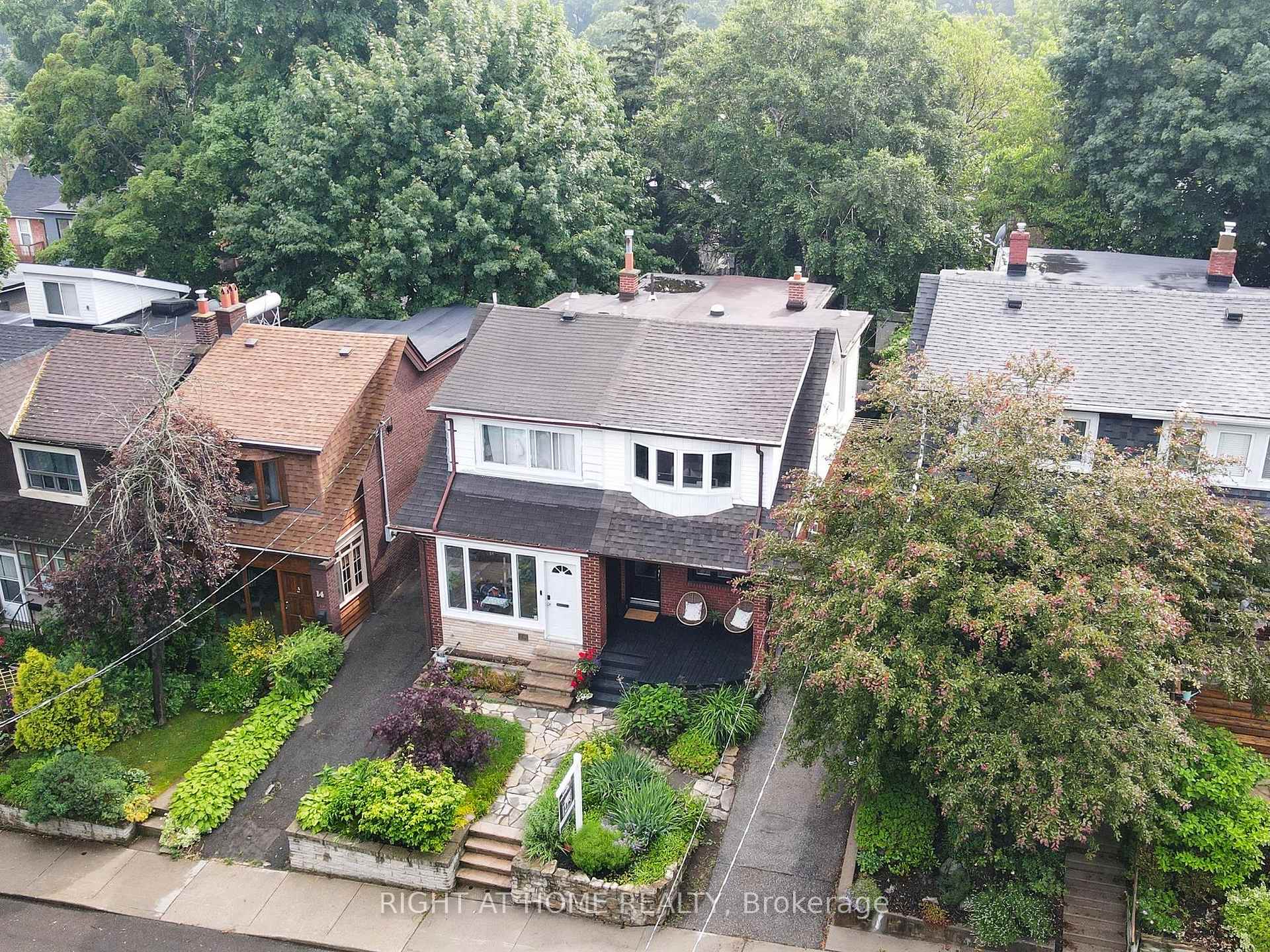 Photo 37 of 18 Kingsmount Park Road, Toronto, Woodbine Corridor — HOMEH