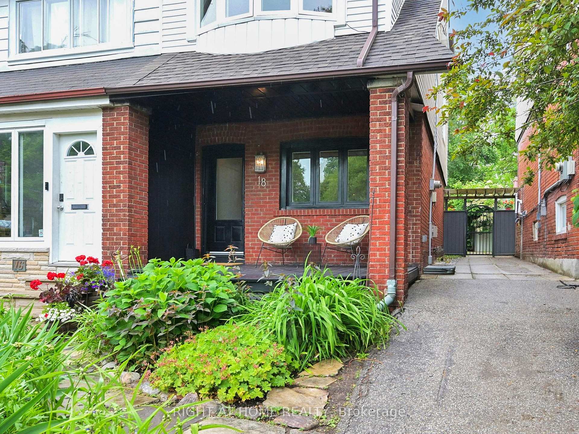 Photo 38 of 18 Kingsmount Park Road, Toronto, Woodbine Corridor — HOMEH