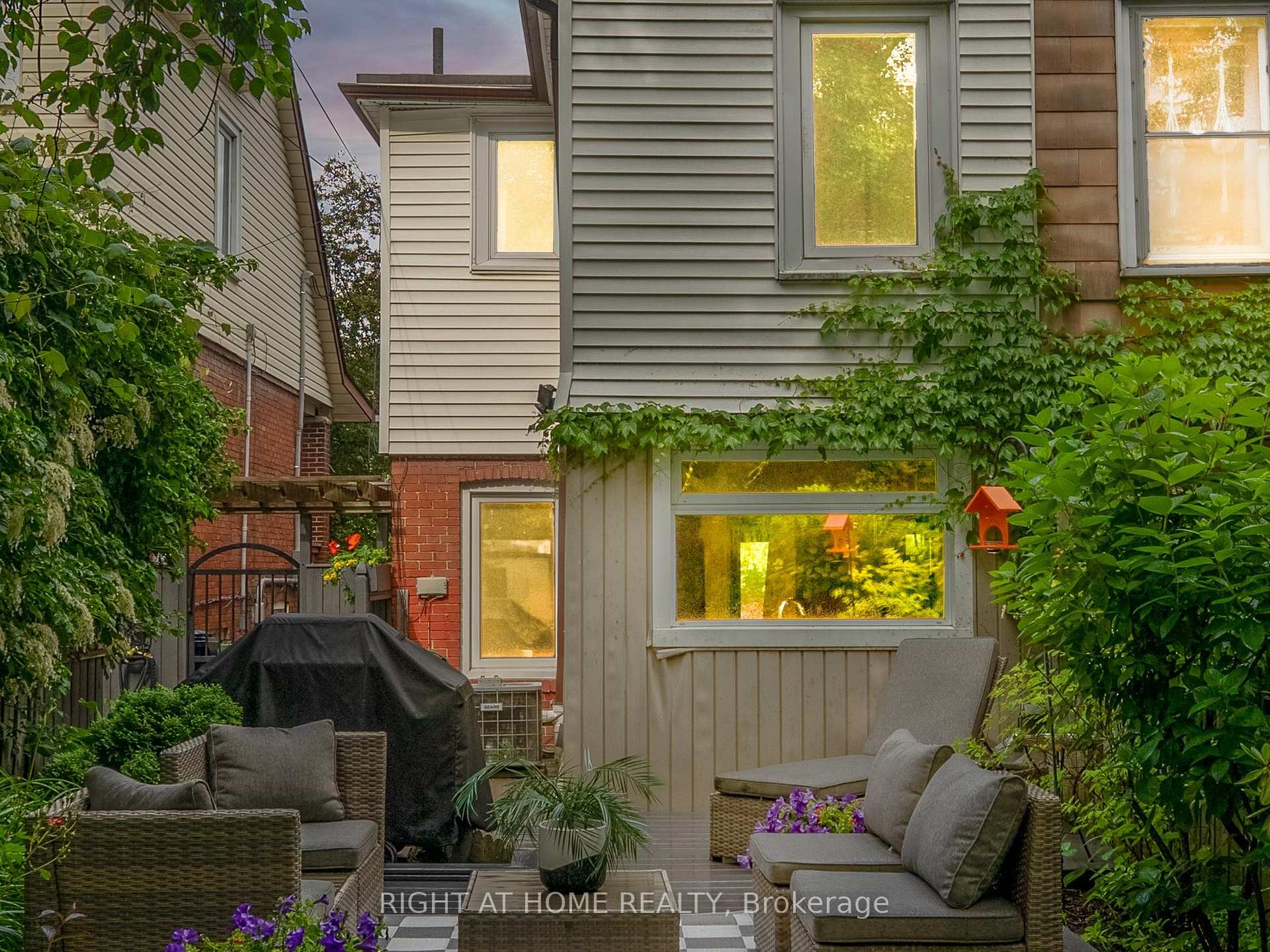 Photo 45 of 18 Kingsmount Park Road, Toronto, Woodbine Corridor — HOMEH