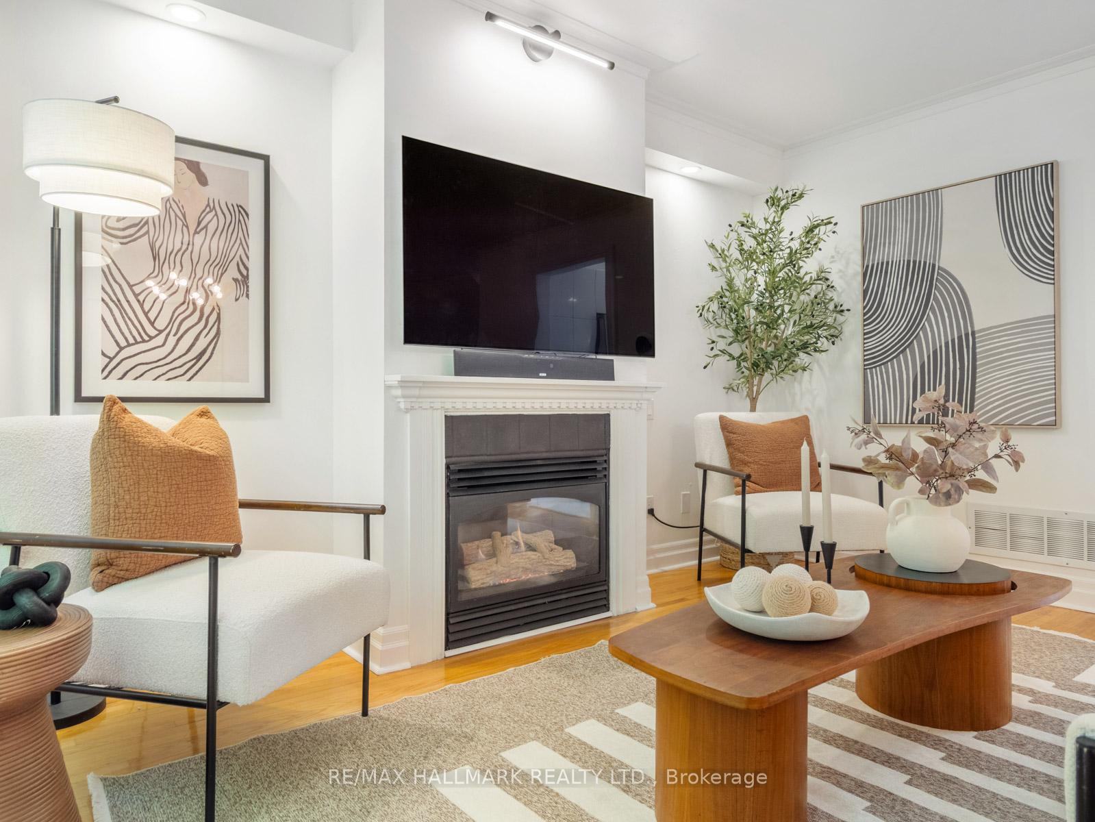 Photo 4 of 16 Fitzgerald Mews, Toronto, Woodbine Corridor — HOMEH