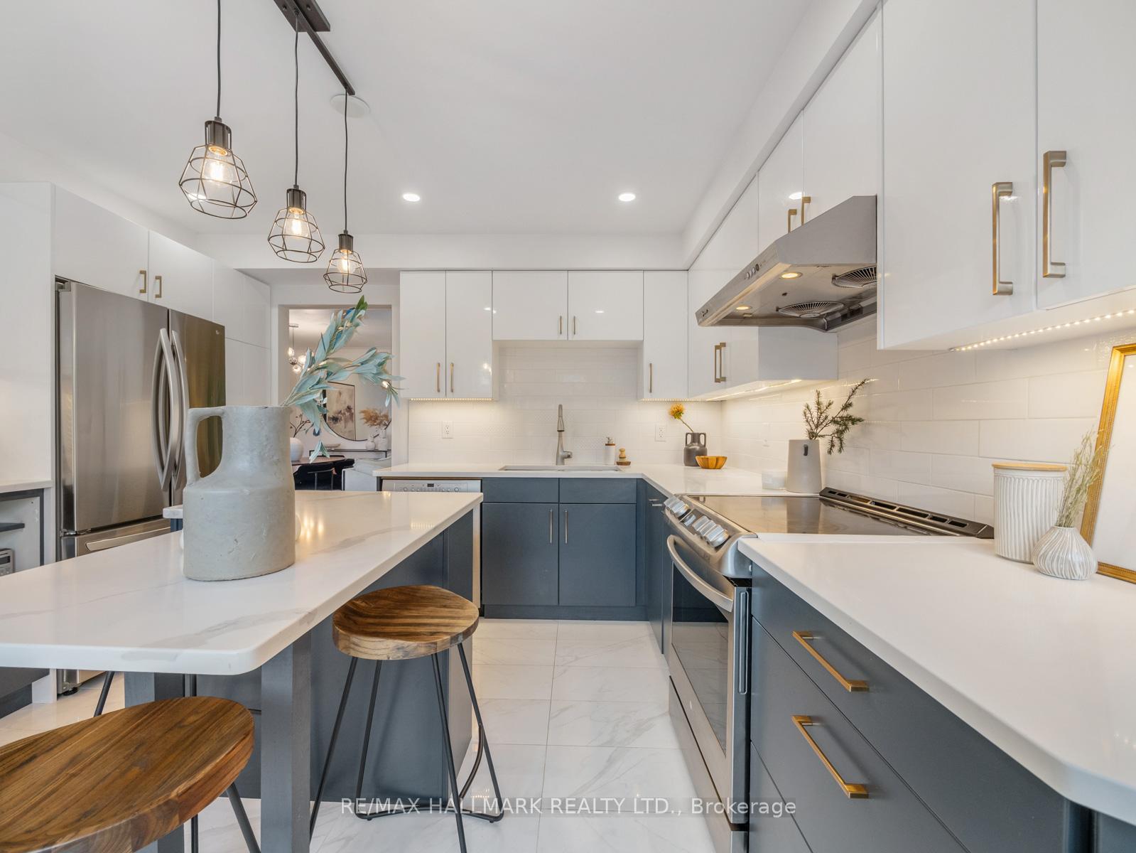 Photo 11 of 16 Fitzgerald Mews, Toronto, Woodbine Corridor — HOMEH