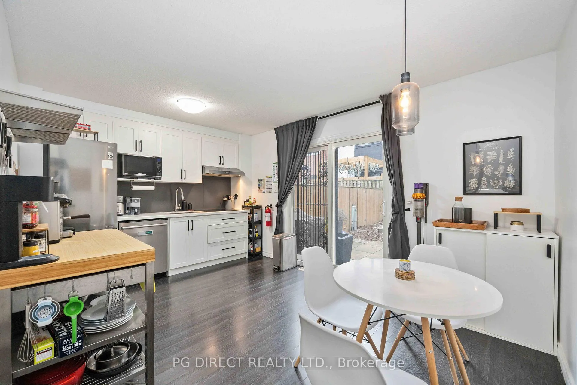 Photo 2 of 88 Stanley Terrace, Toronto, Niagara — HOMEH