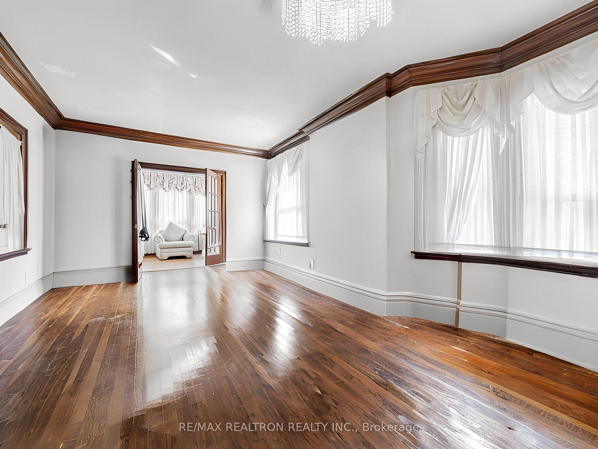 Photo 4 of 25 Robina Avenue, Toronto, Oakwood Village — HOMEH