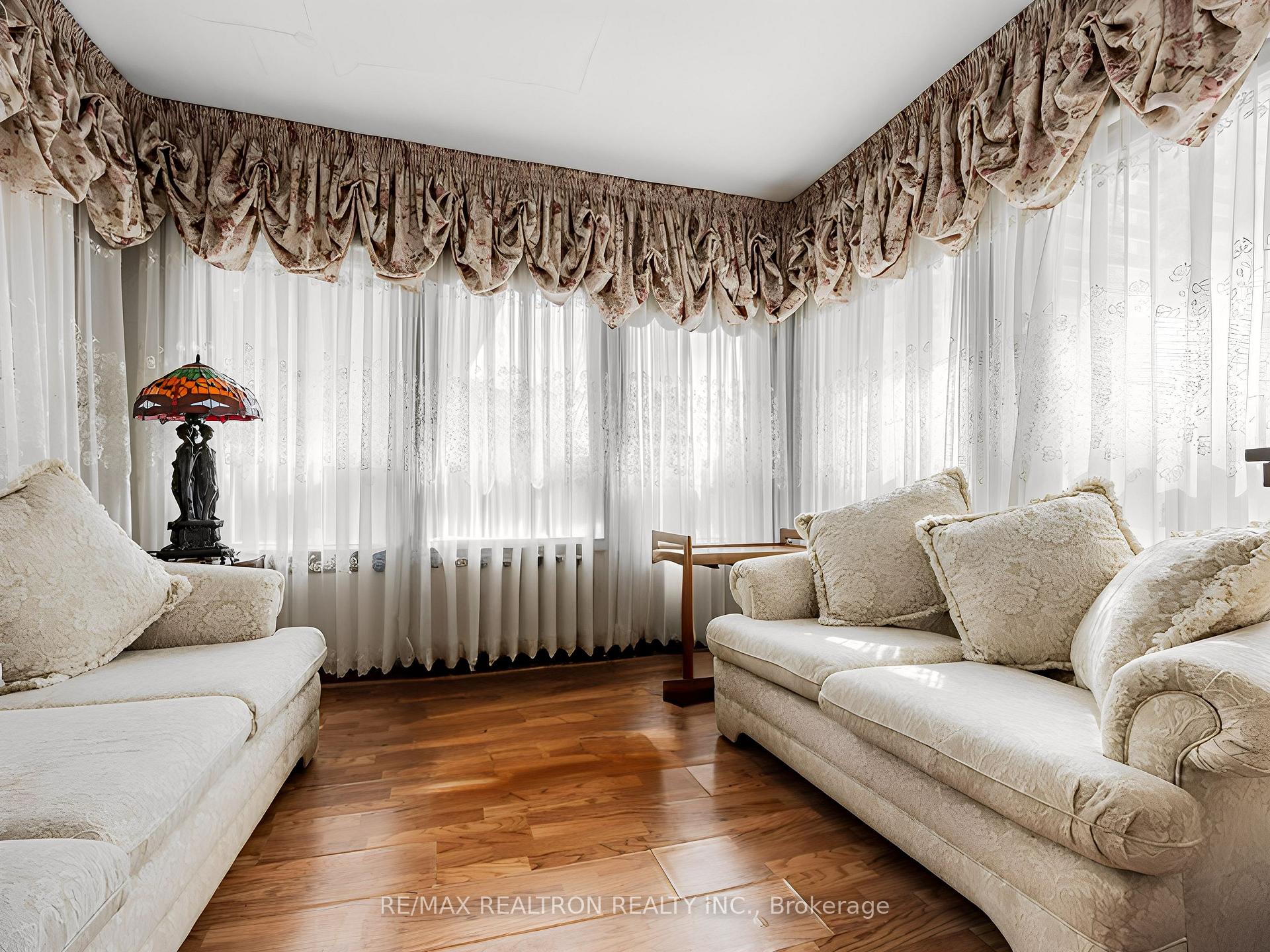 Photo 5 of 25 Robina Avenue, Toronto, Oakwood Village — HOMEH