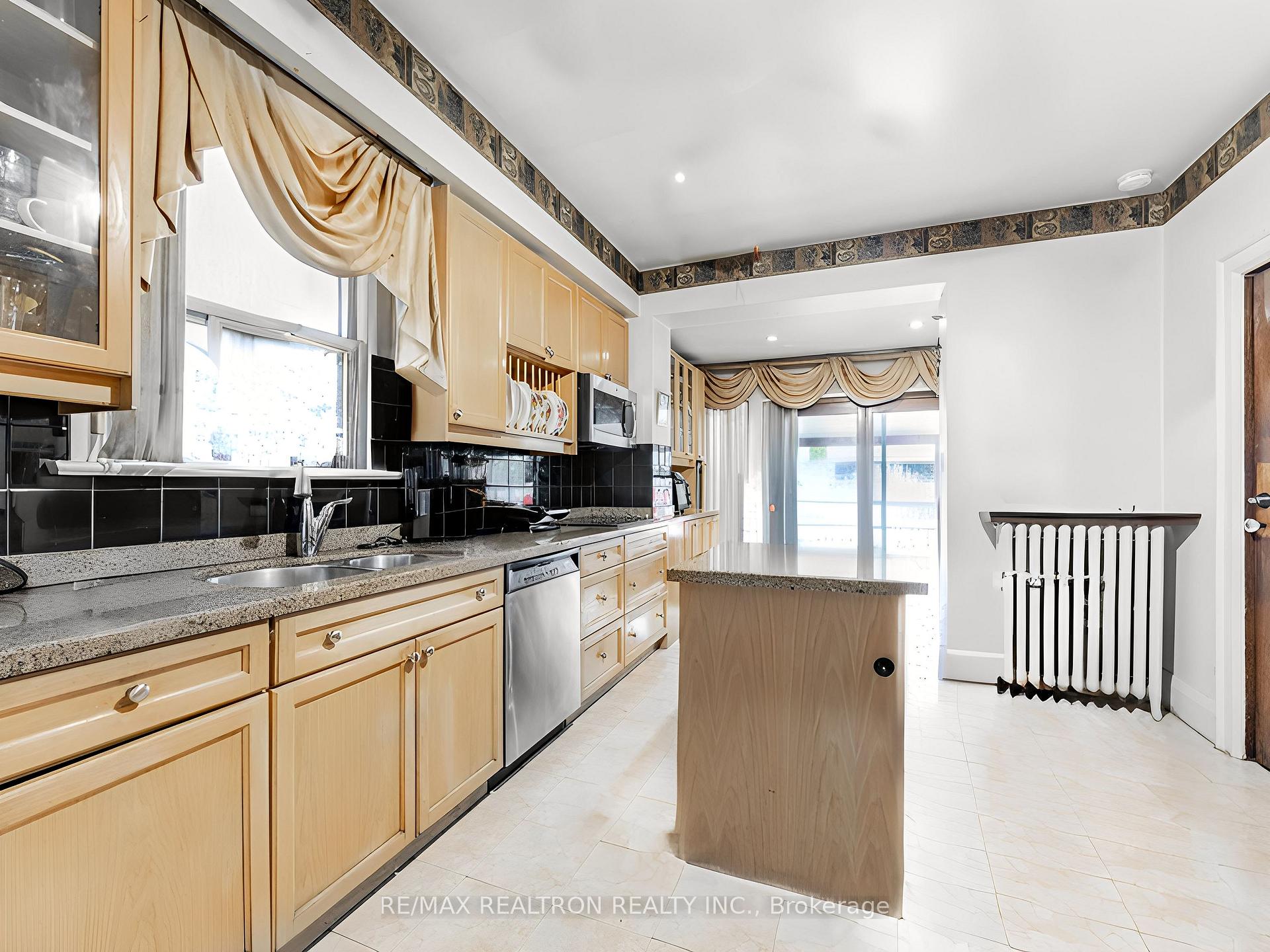 Photo 7 of 25 Robina Avenue, Toronto, Oakwood Village — HOMEH