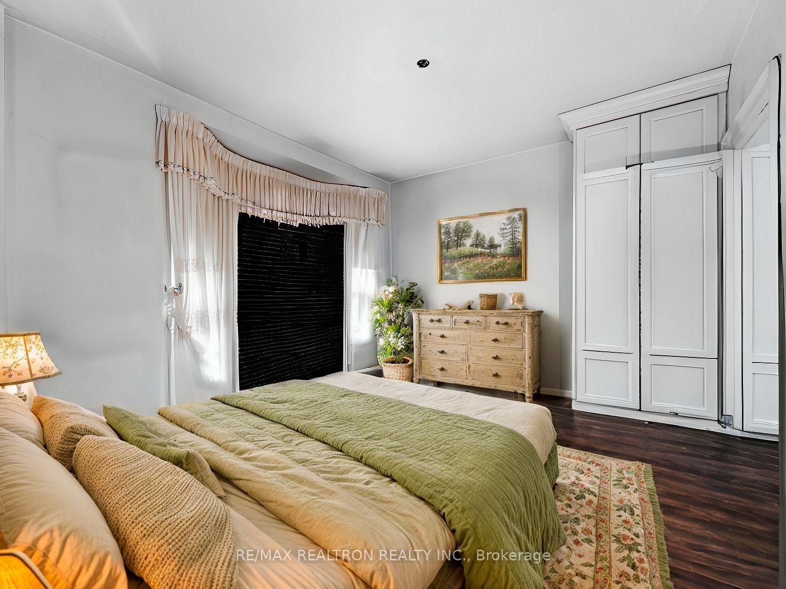 Photo 8 of 25 Robina Avenue, Toronto, Oakwood Village — HOMEH