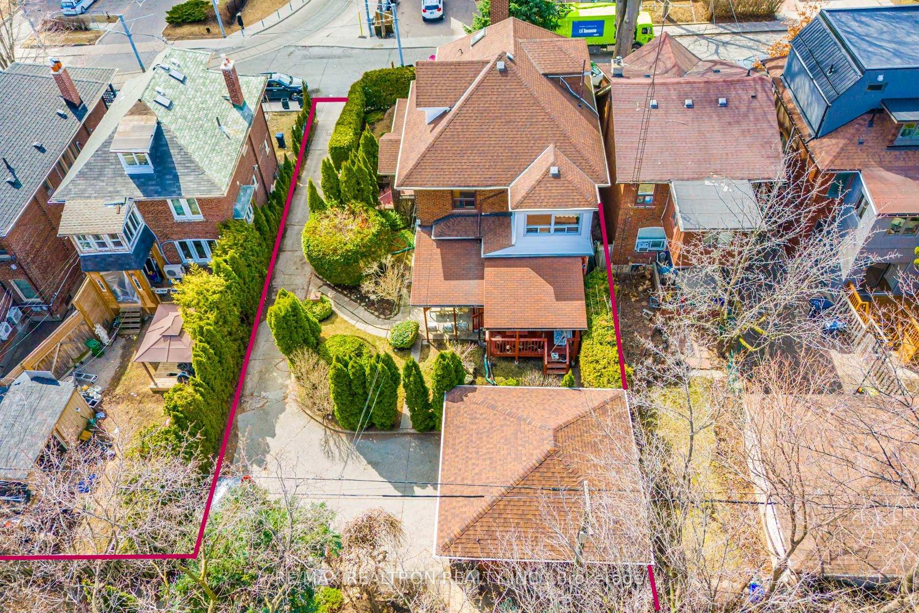 Photo 15 of 25 Robina Avenue, Toronto, Oakwood Village — HOMEH