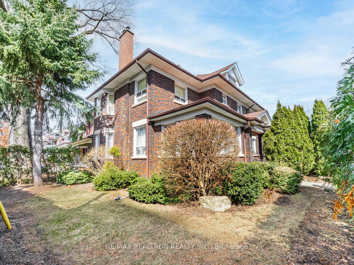 Photo 18 of 25 Robina Avenue, Toronto, Oakwood Village — HOMEH