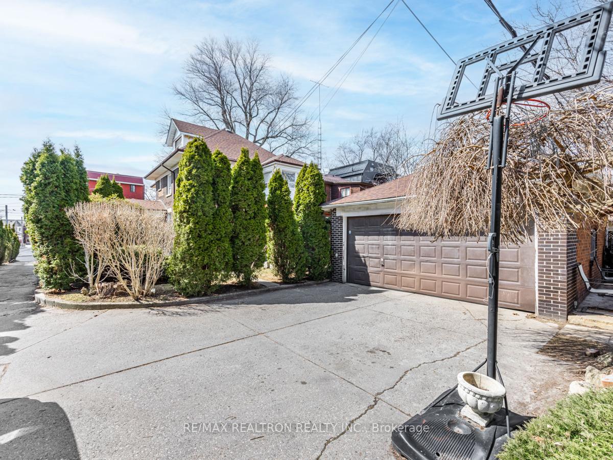 Photo 22 of 25 Robina Avenue, Toronto, Oakwood Village — HOMEH
