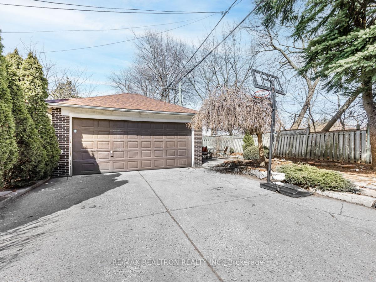 Photo 23 of 25 Robina Avenue, Toronto, Oakwood Village — HOMEH