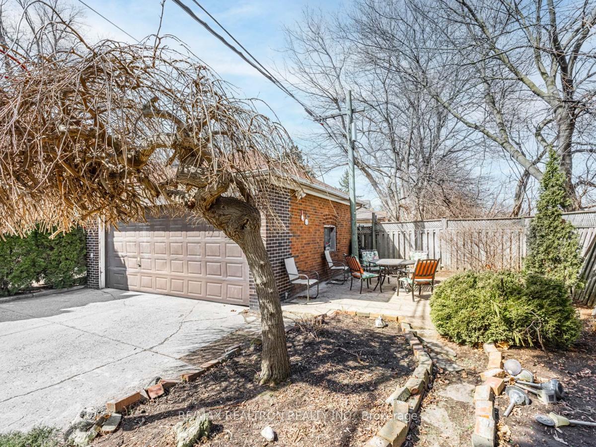 Photo 24 of 25 Robina Avenue, Toronto, Oakwood Village — HOMEH