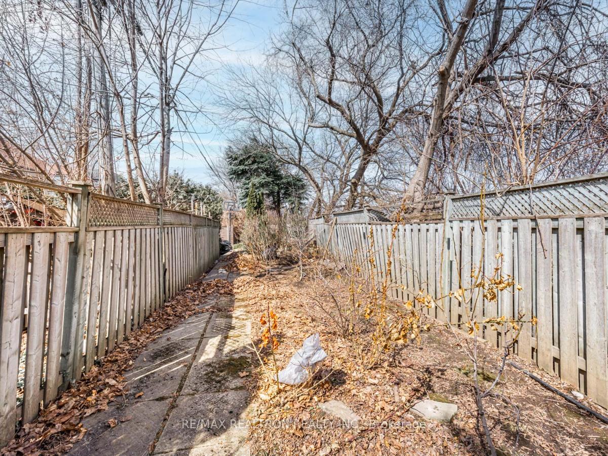 Photo 26 of 25 Robina Avenue, Toronto, Oakwood Village — HOMEH