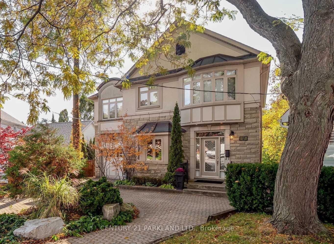 Photo 1 of 2 Leonard Circle, Toronto, The Beaches — HOMEH