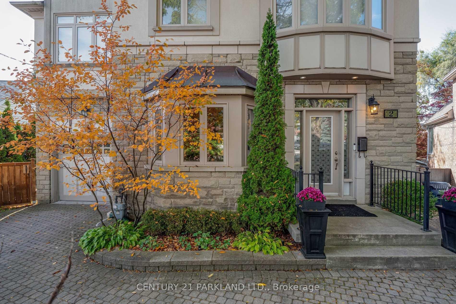 Photo 2 of 2 Leonard Circle, Toronto, The Beaches — HOMEH