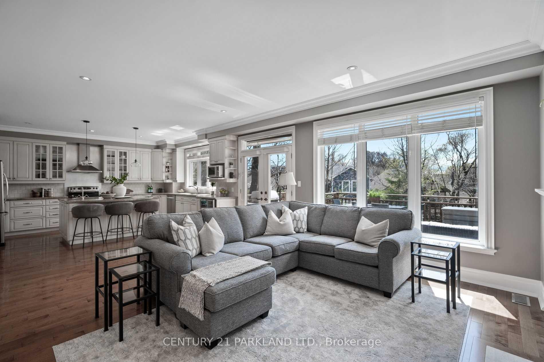 Photo 16 of 2 Leonard Circle, Toronto, The Beaches — HOMEH