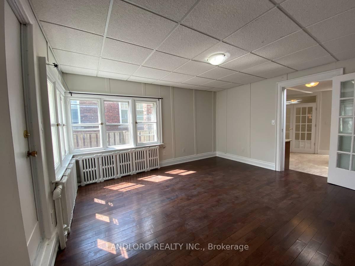 Photo 9 of Unit D, 343 St. Clair Avenue, Toronto, Casa Loma — HOMEH