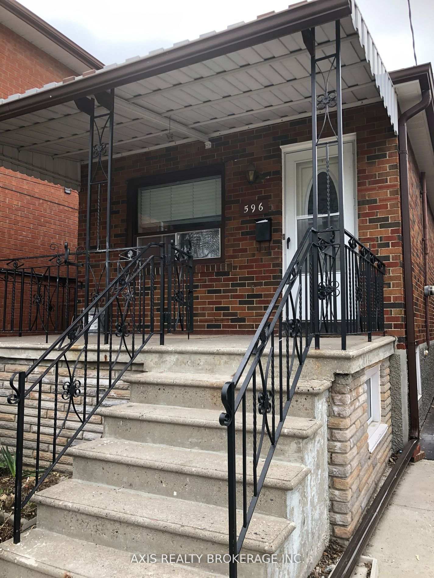 Front of 596 Glenholme Avenue