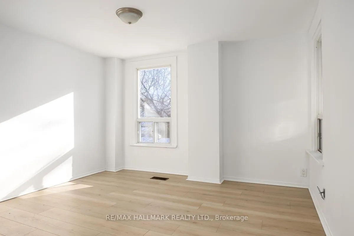 Photo 11 of 801 Sammon Avenue, Toronto, Danforth Village-East York — HOMEH