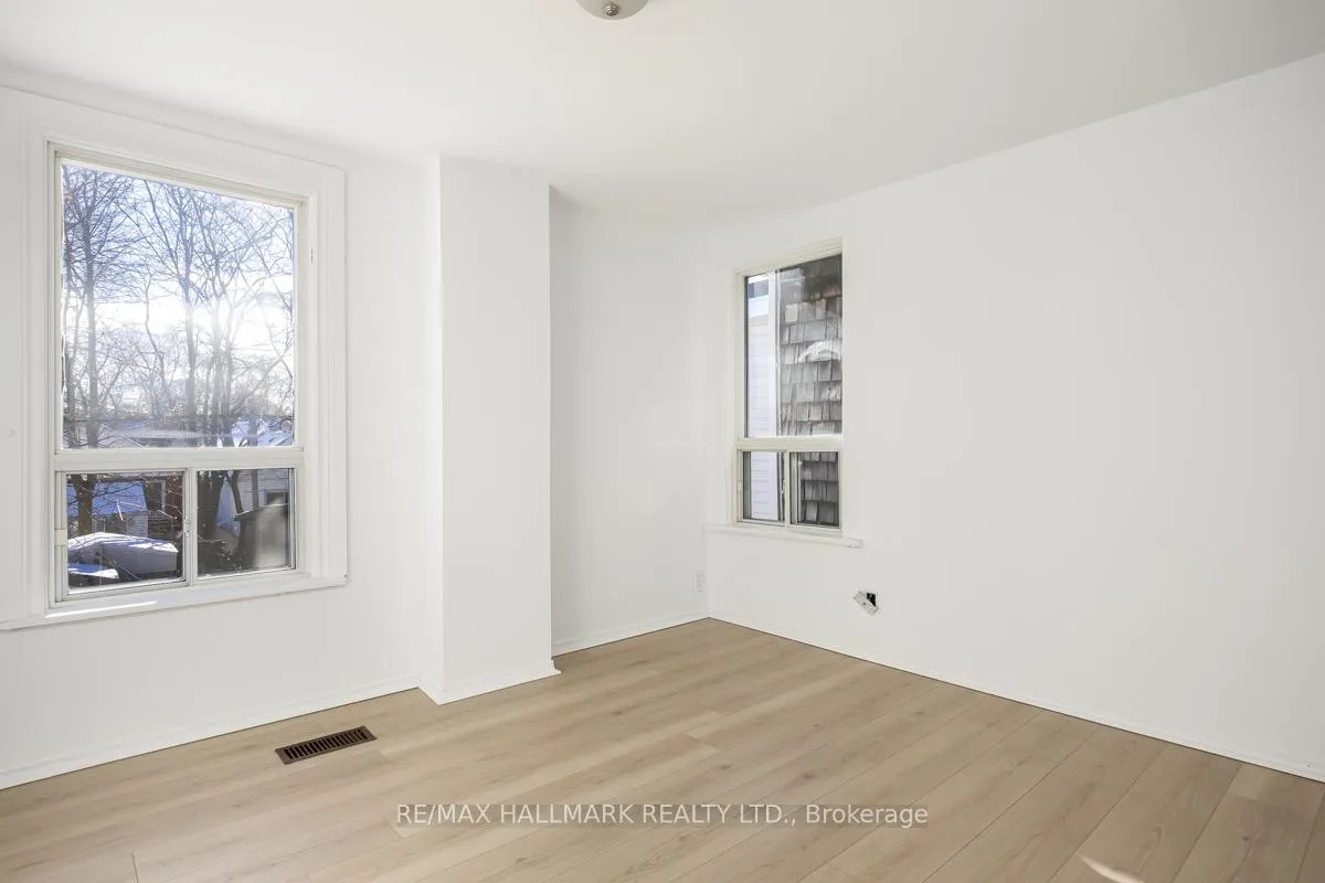 Photo 12 of 801 Sammon Avenue, Toronto, Danforth Village-East York — HOMEH