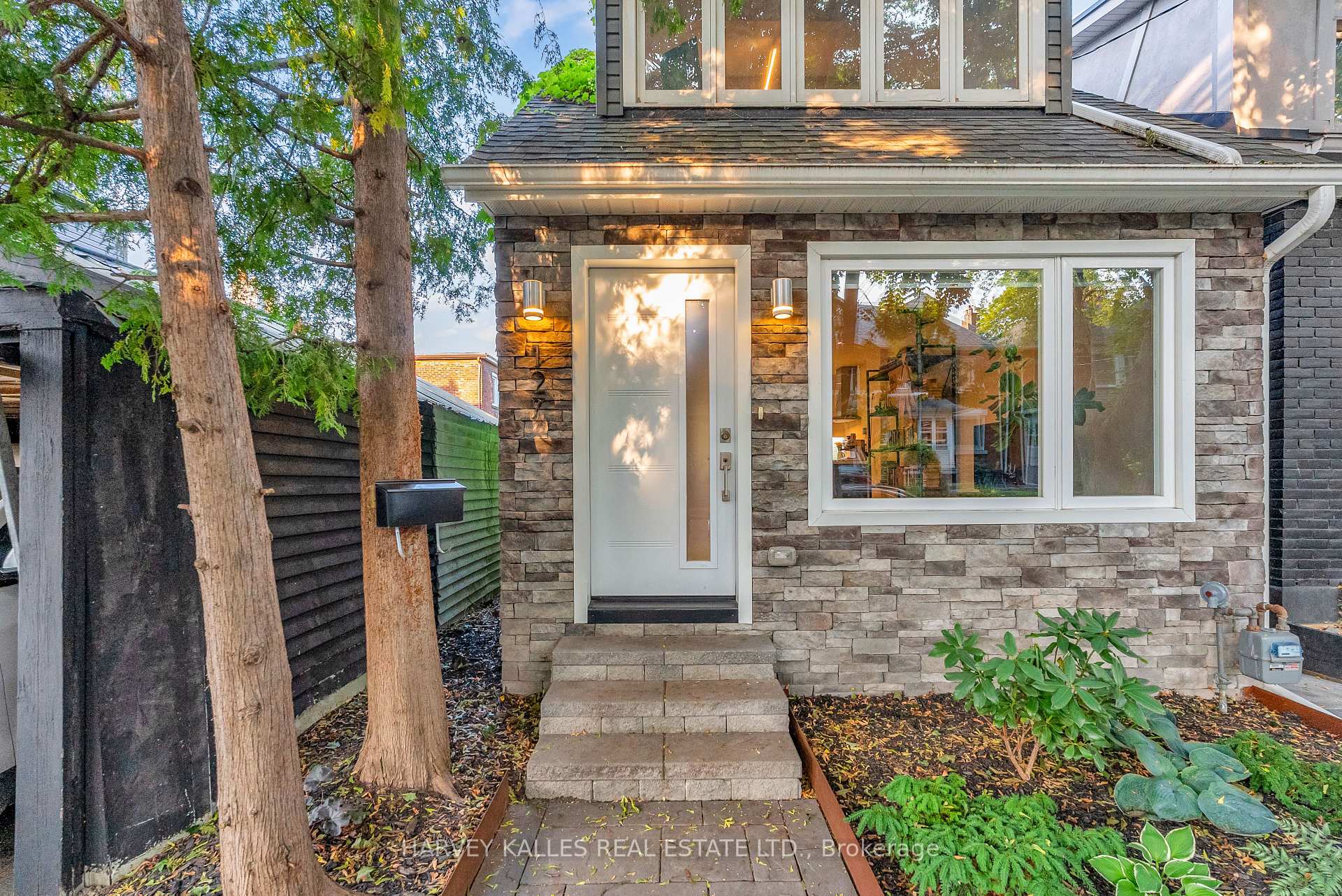 Photo 3 of 127 Alton Avenue, Toronto, South Riverdale — HOMEH