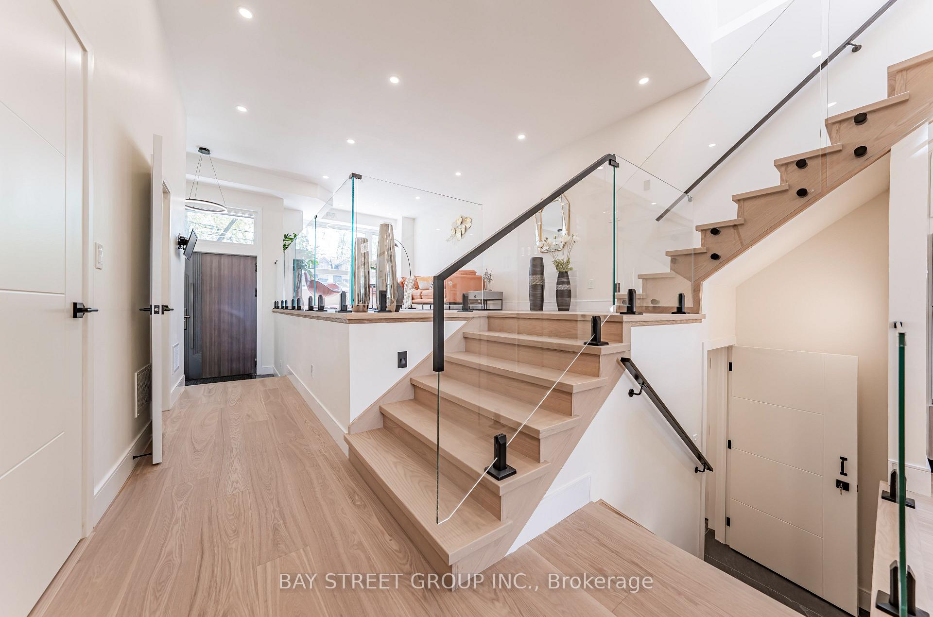 Photo 4 of 186 Holborne Avenue, Toronto, Woodbine-Lumsden — HOMEH