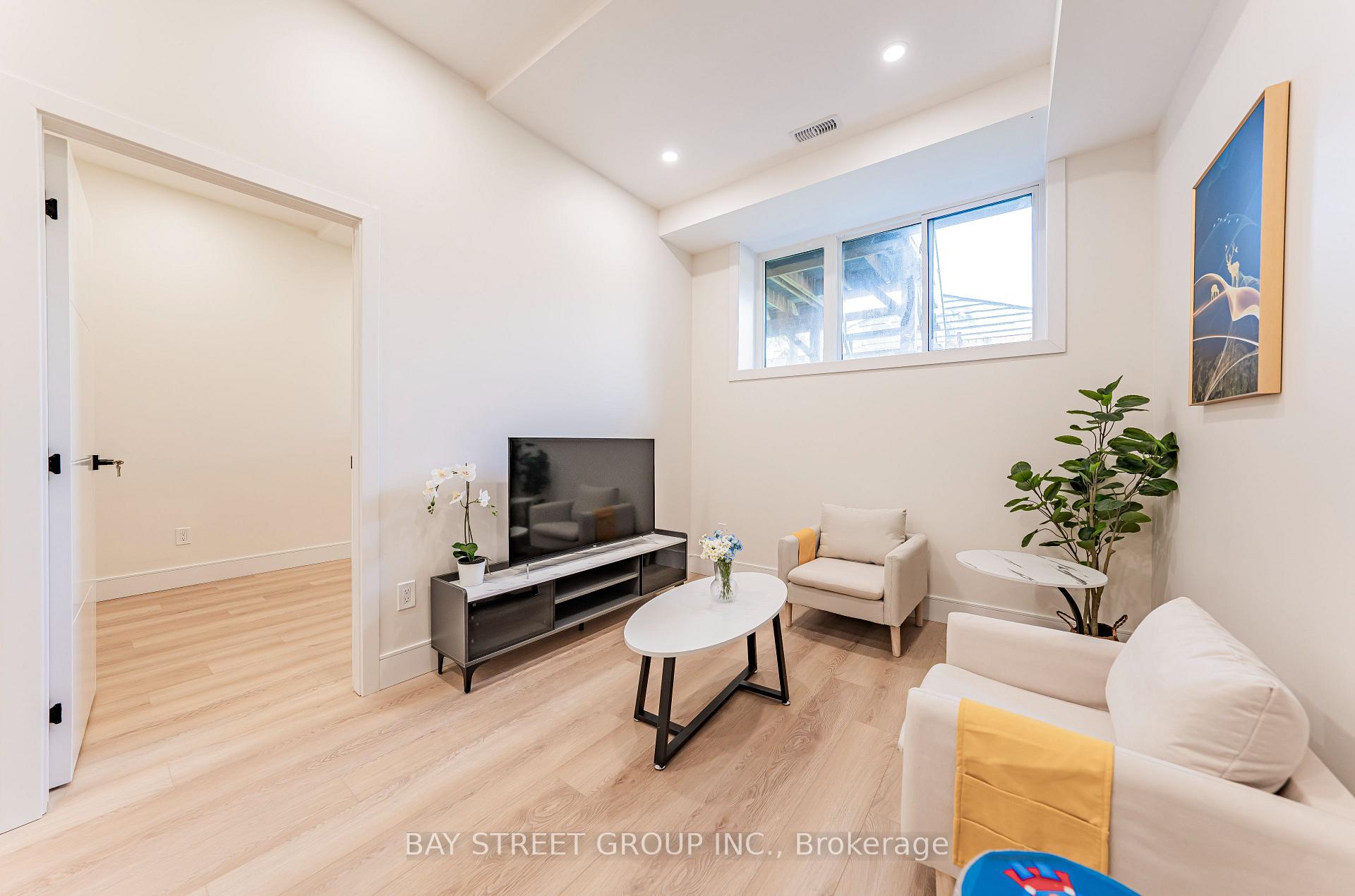 Photo 35 of 186 Holborne Avenue, Toronto, Woodbine-Lumsden — HOMEH