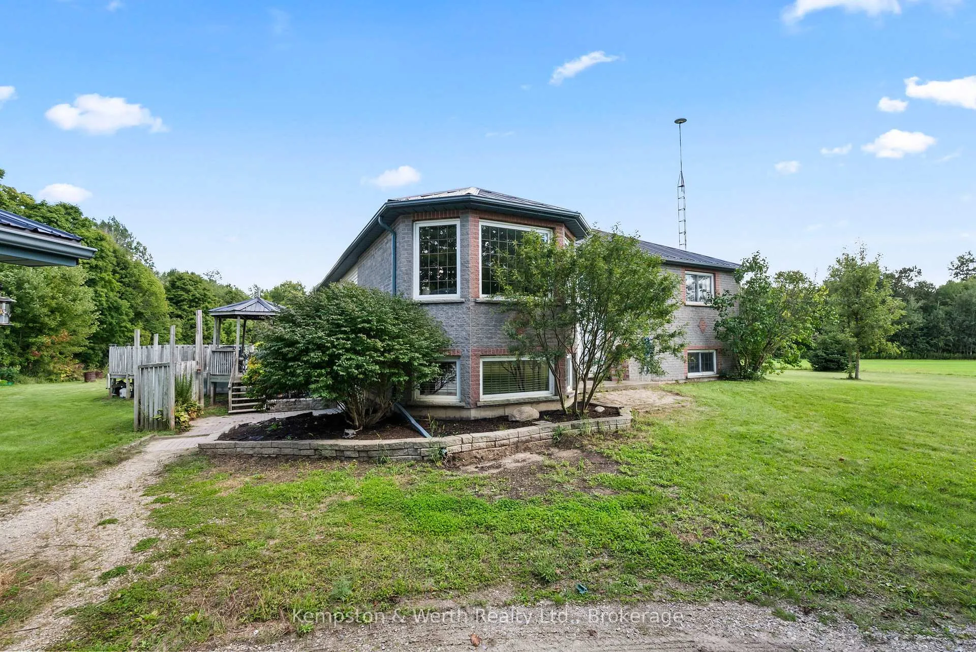 Photo 2 of 8893 School Road 7, Minto — HOMEH