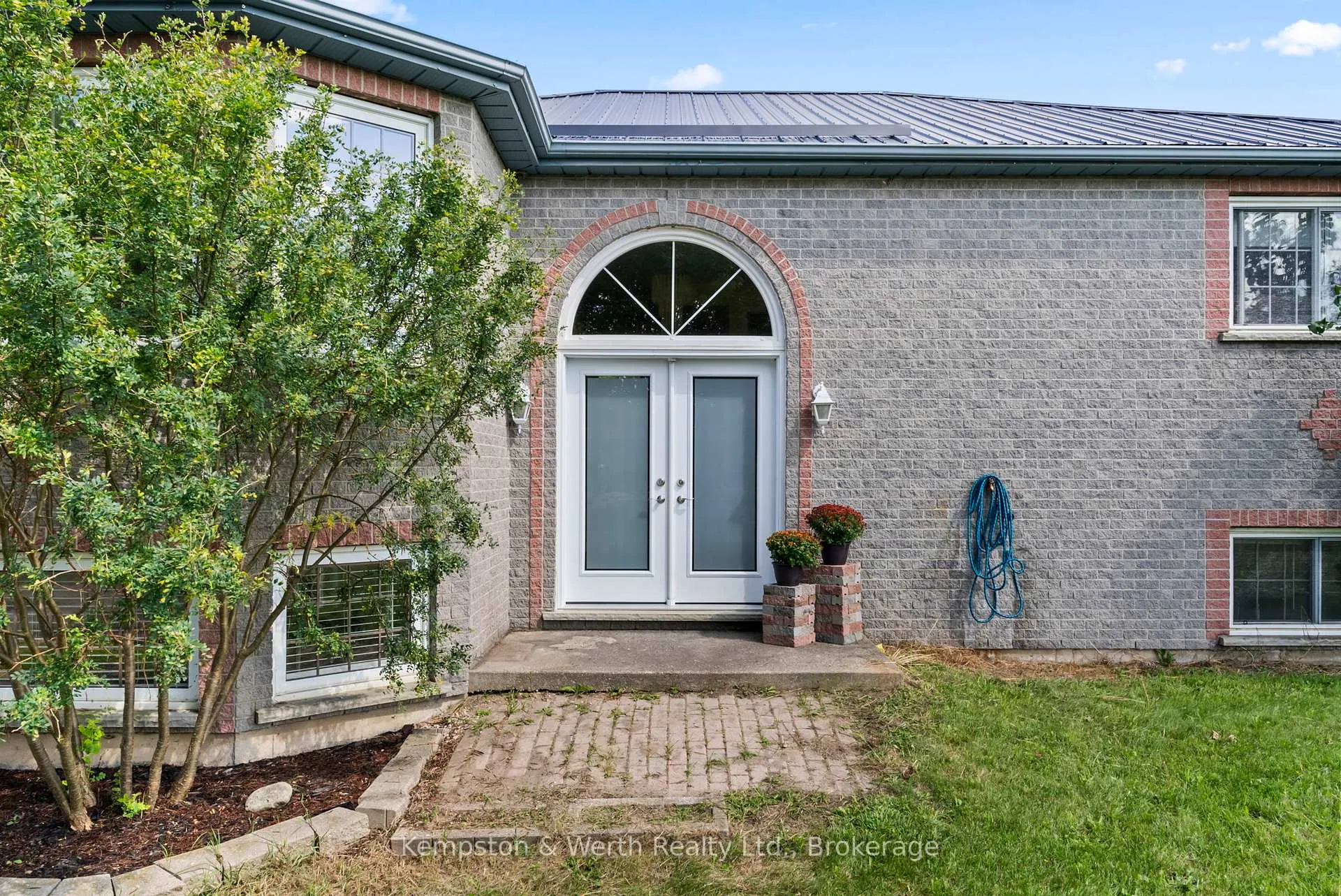 Photo 3 of 8893 School Road 7, Minto — HOMEH
