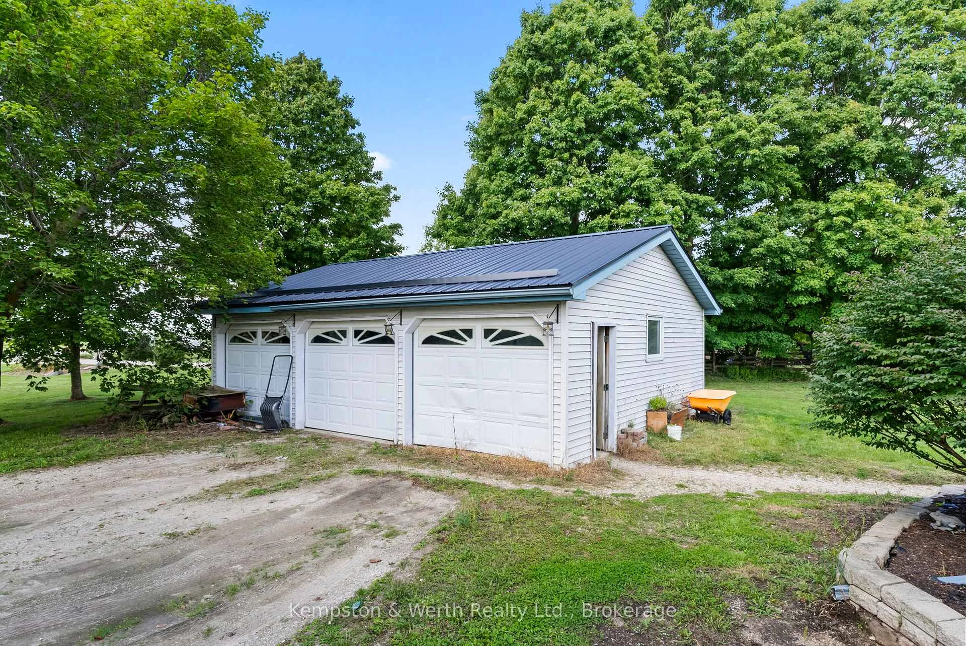 Photo 12 of 8893 School Road 7, Minto — HOMEH