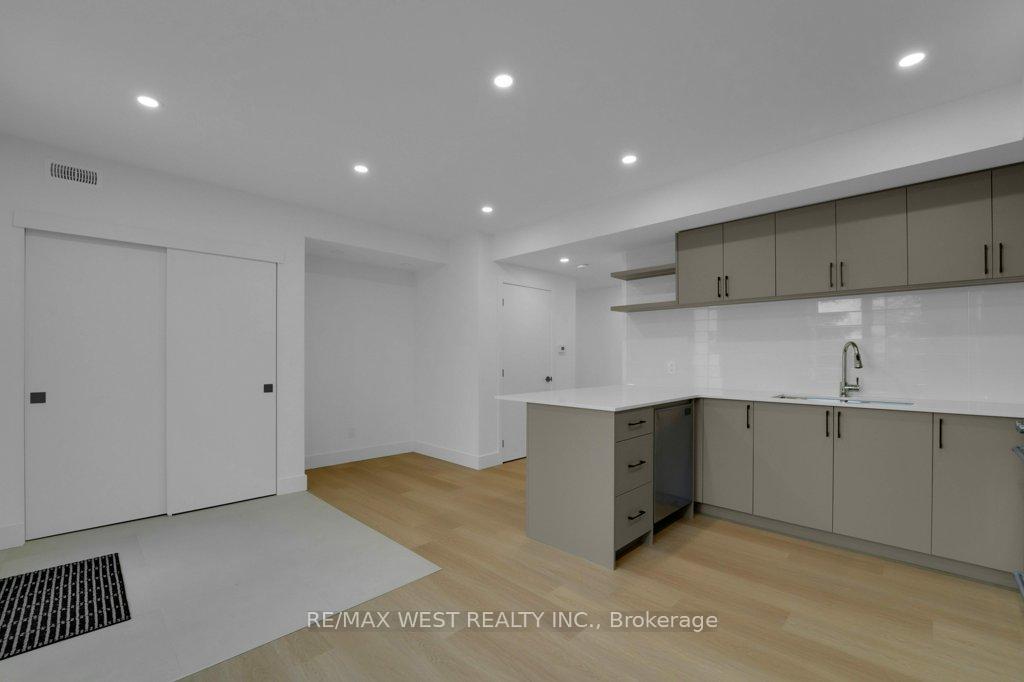 Photo 11 of Unit B, 661 Winona Drive, Toronto, Oakwood Village — HOMEH