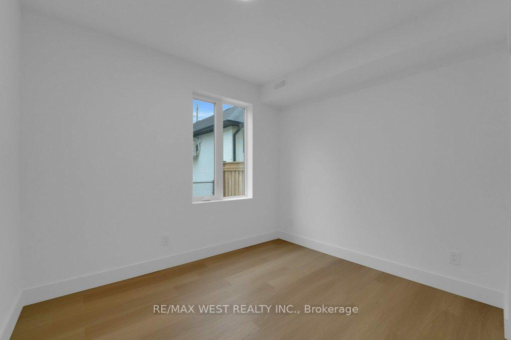 Photo 13 of Unit B, 661 Winona Drive, Toronto, Oakwood Village — HOMEH