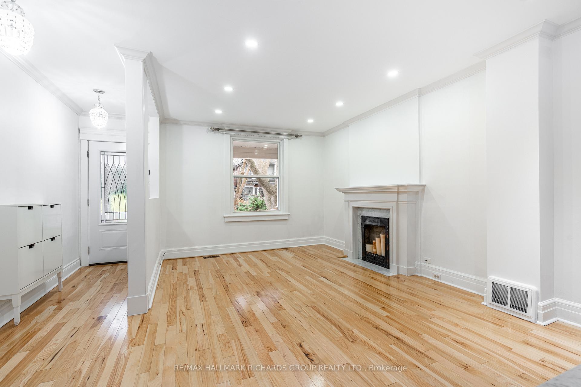 Photo 5 of 179 Lee Avenue, Toronto, The Beaches — HOMEH