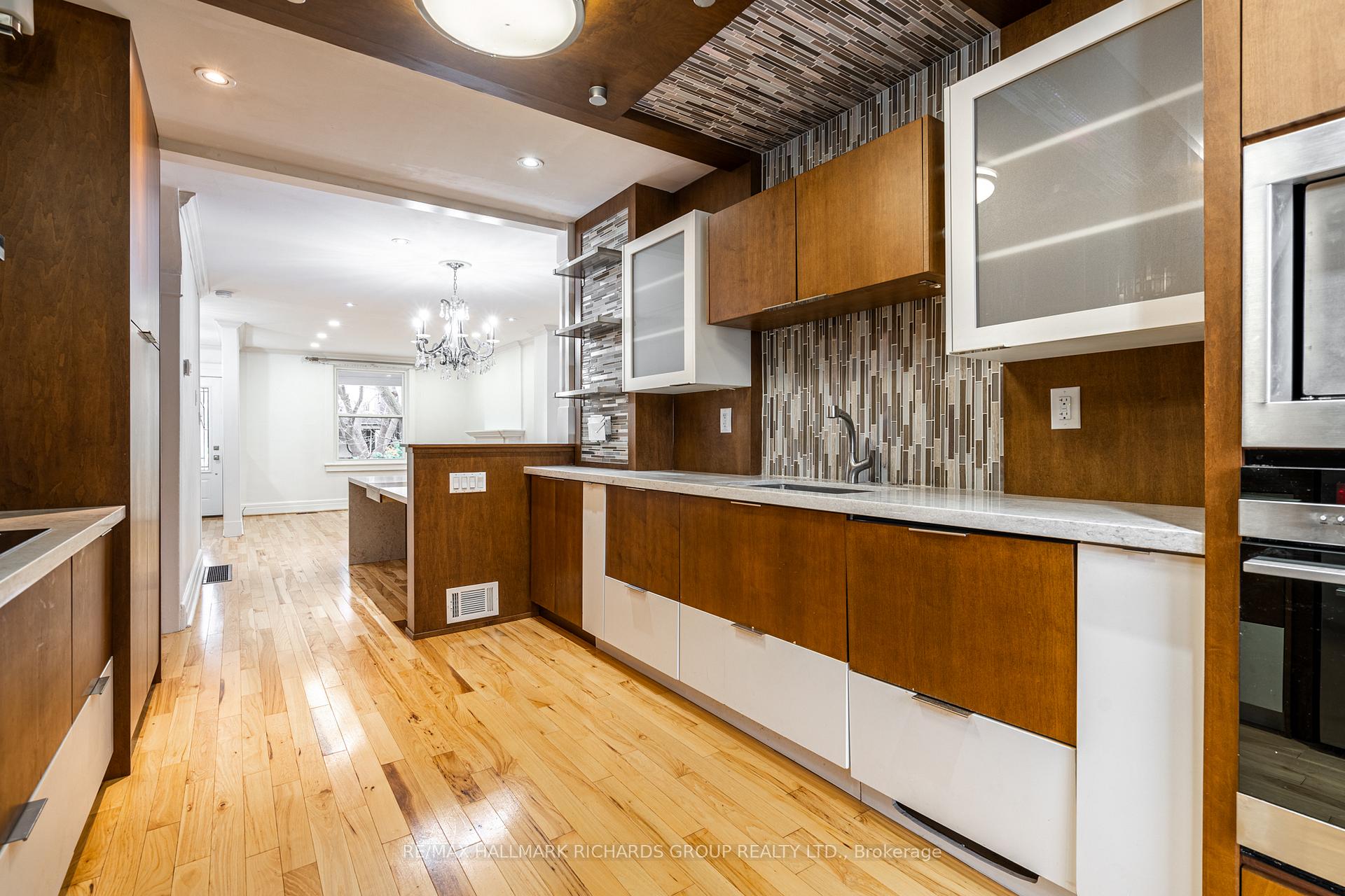 Photo 10 of 179 Lee Avenue, Toronto, The Beaches — HOMEH