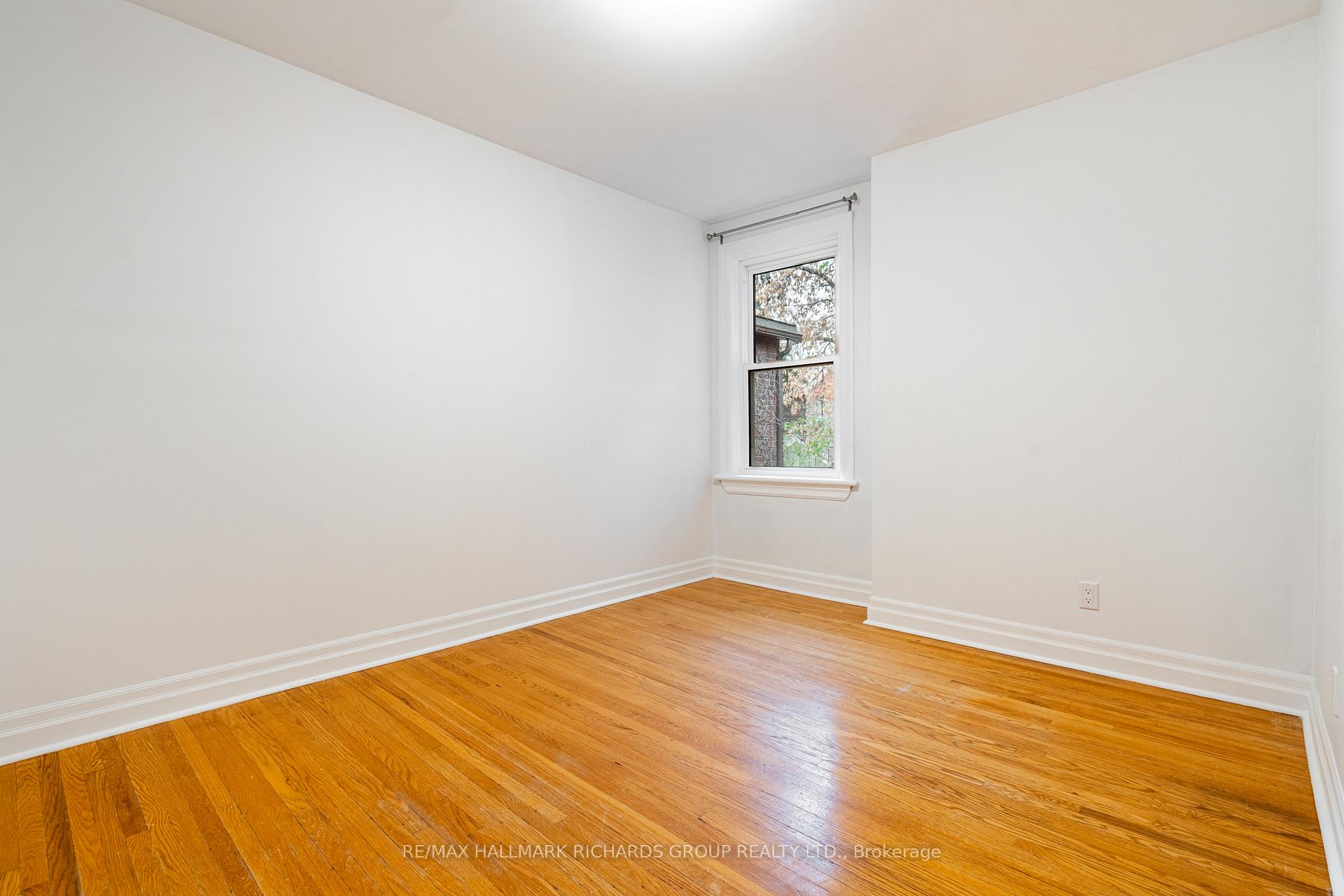 Photo 13 of 179 Lee Avenue, Toronto, The Beaches — HOMEH