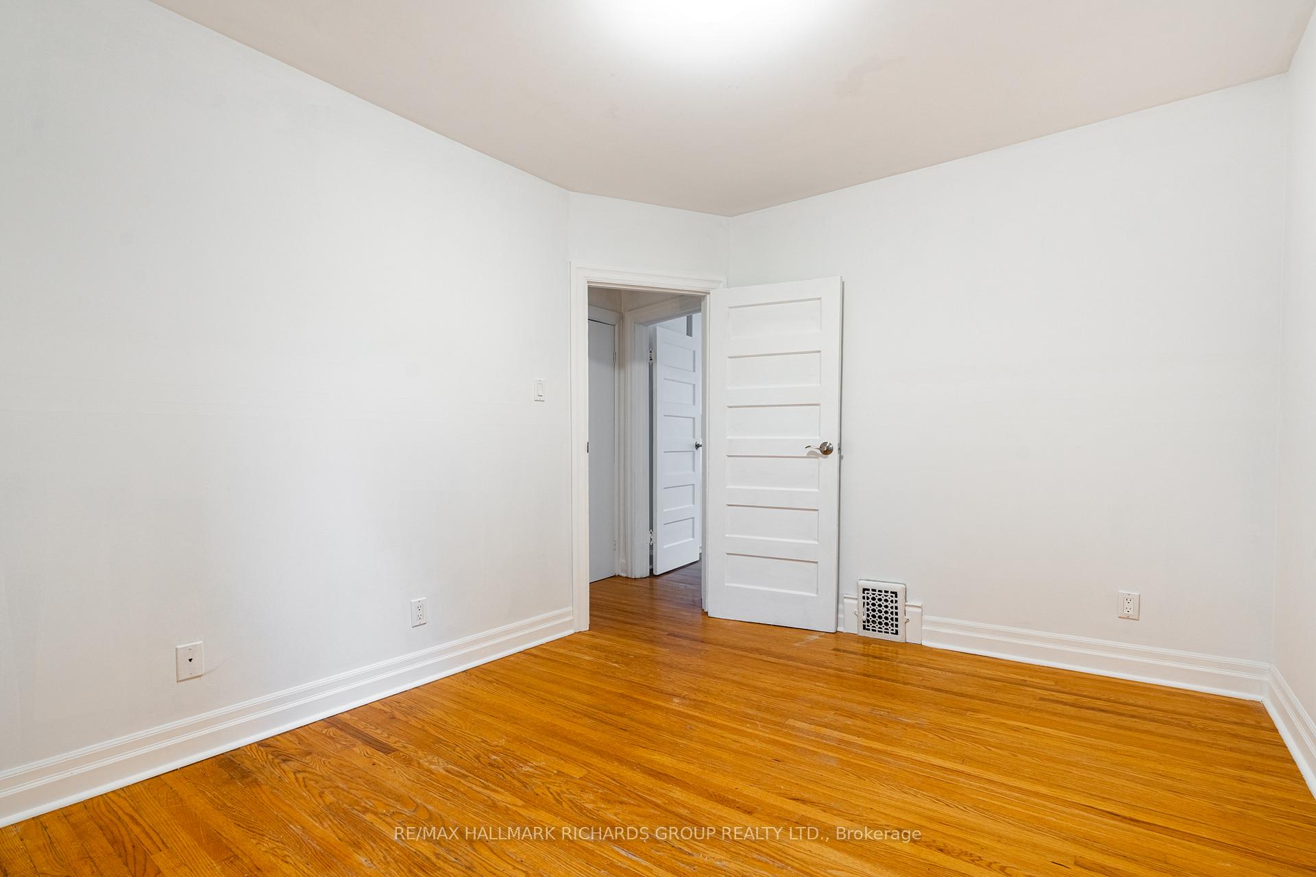 Photo 14 of 179 Lee Avenue, Toronto, The Beaches — HOMEH
