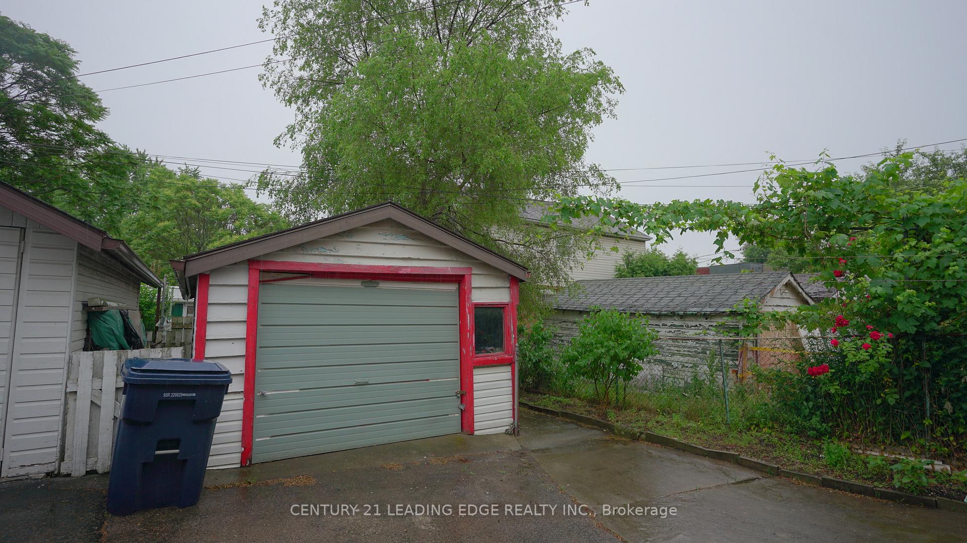 Photo 9 of Unit Main - Upper, 491 Cosburn Avenue, Toronto, Danforth Village-East York — HOMEH