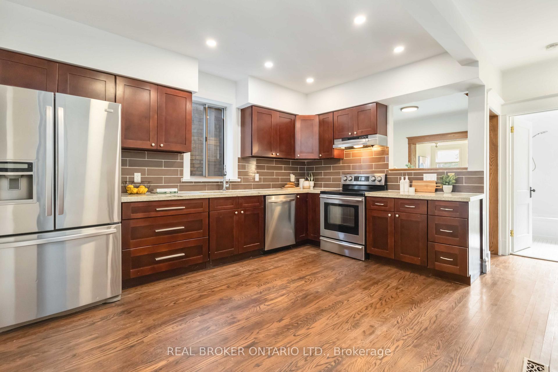 Photo 3 of 284 Waverley Road, Toronto, The Beaches — HOMEH