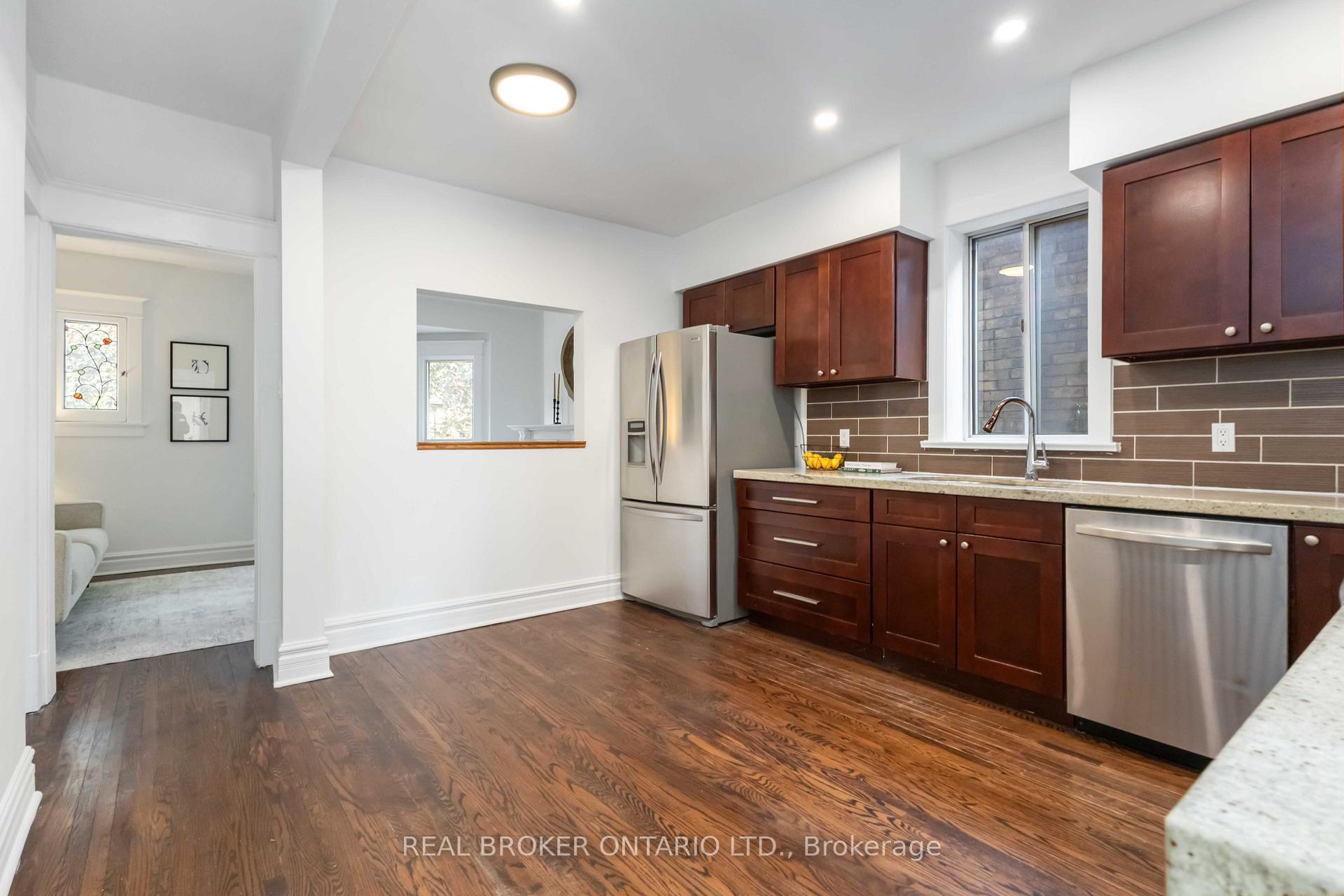 Photo 4 of 284 Waverley Road, Toronto, The Beaches — HOMEH
