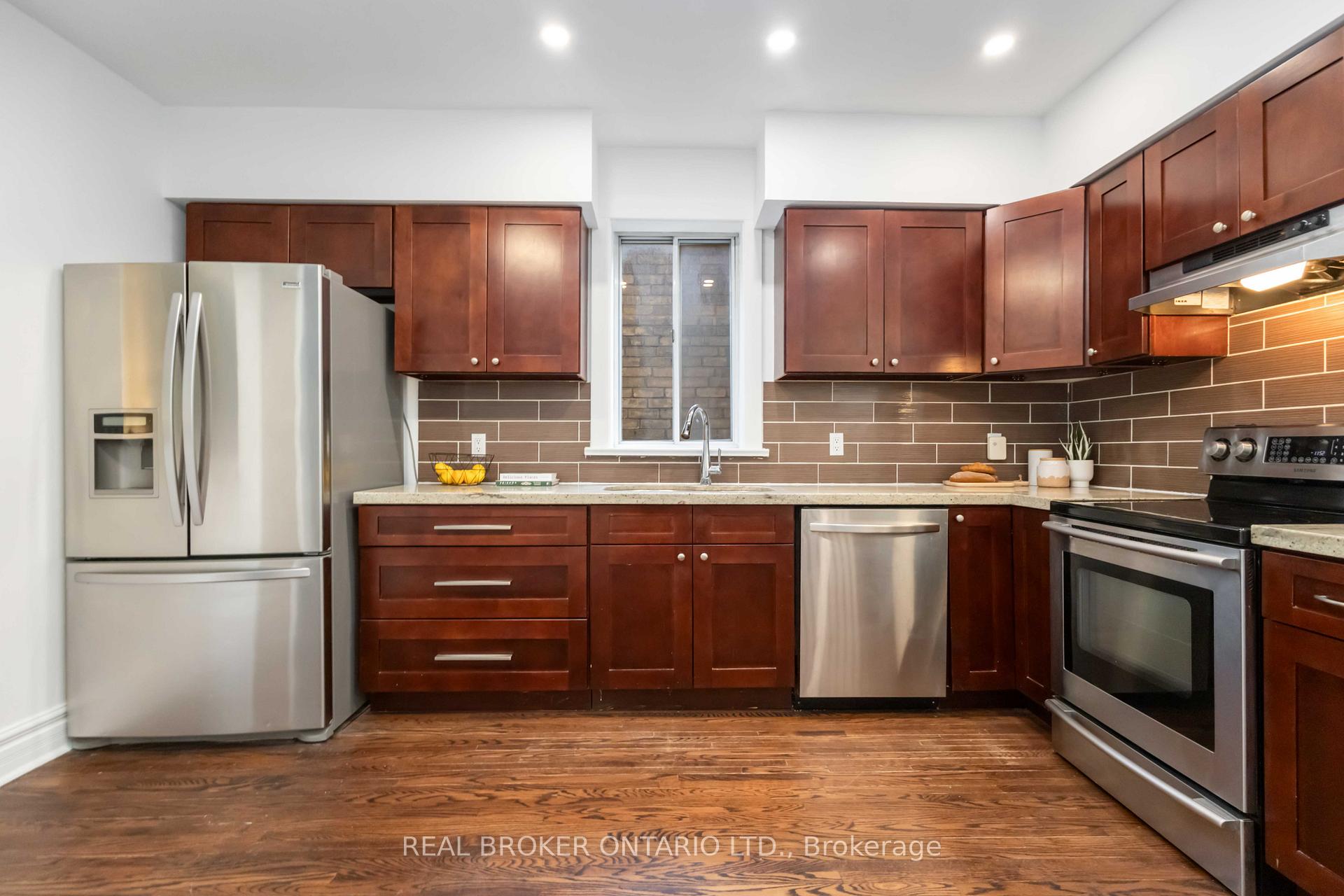 Photo 12 of 284 Waverley Road, Toronto, The Beaches — HOMEH